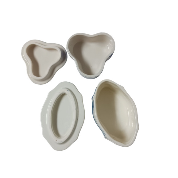 💙🤍Lot of 2 Vintage Delft Blue Hand Painted Trinket Boxes - Picture 8 of 11